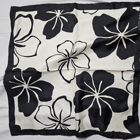 Banana Republic Black and White Geometric Scarf - Picture 2 of 2